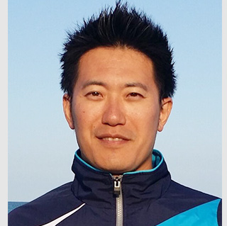 コーチ TOSHIYUKI TAMURA