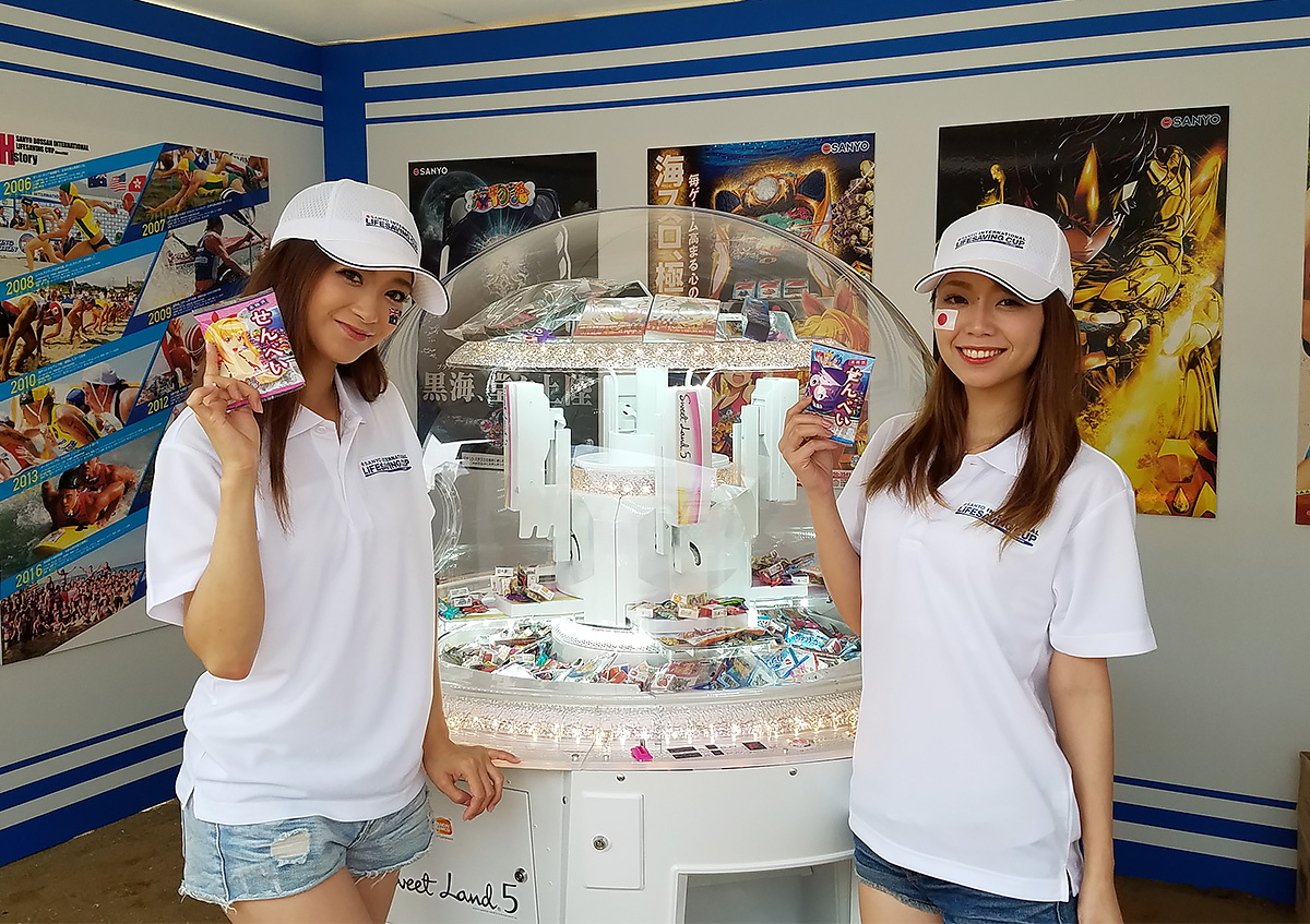 大会ブースも準備完了。今年はお菓子キャッチャー！