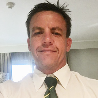 監督 Dean Marais